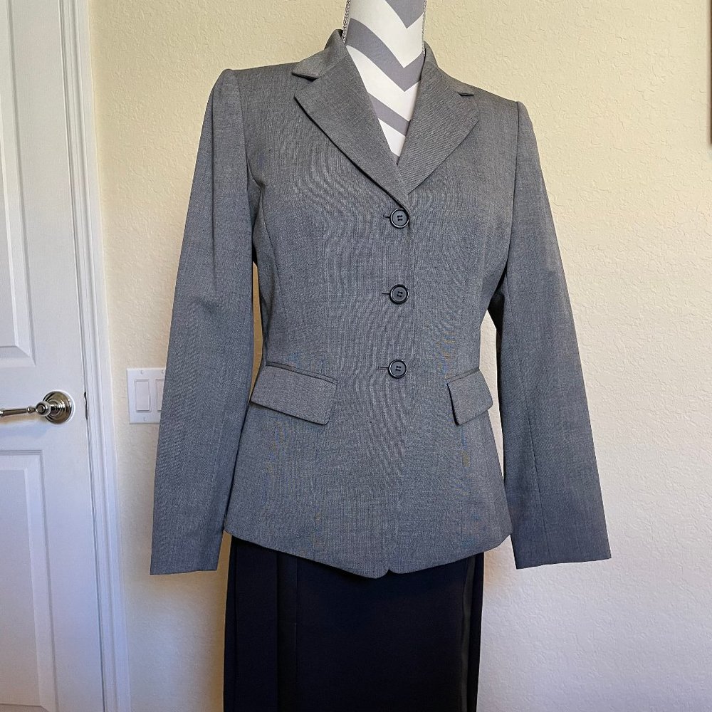 Tahari Levine Isabella DeMarco gray pantsuit womens size 8